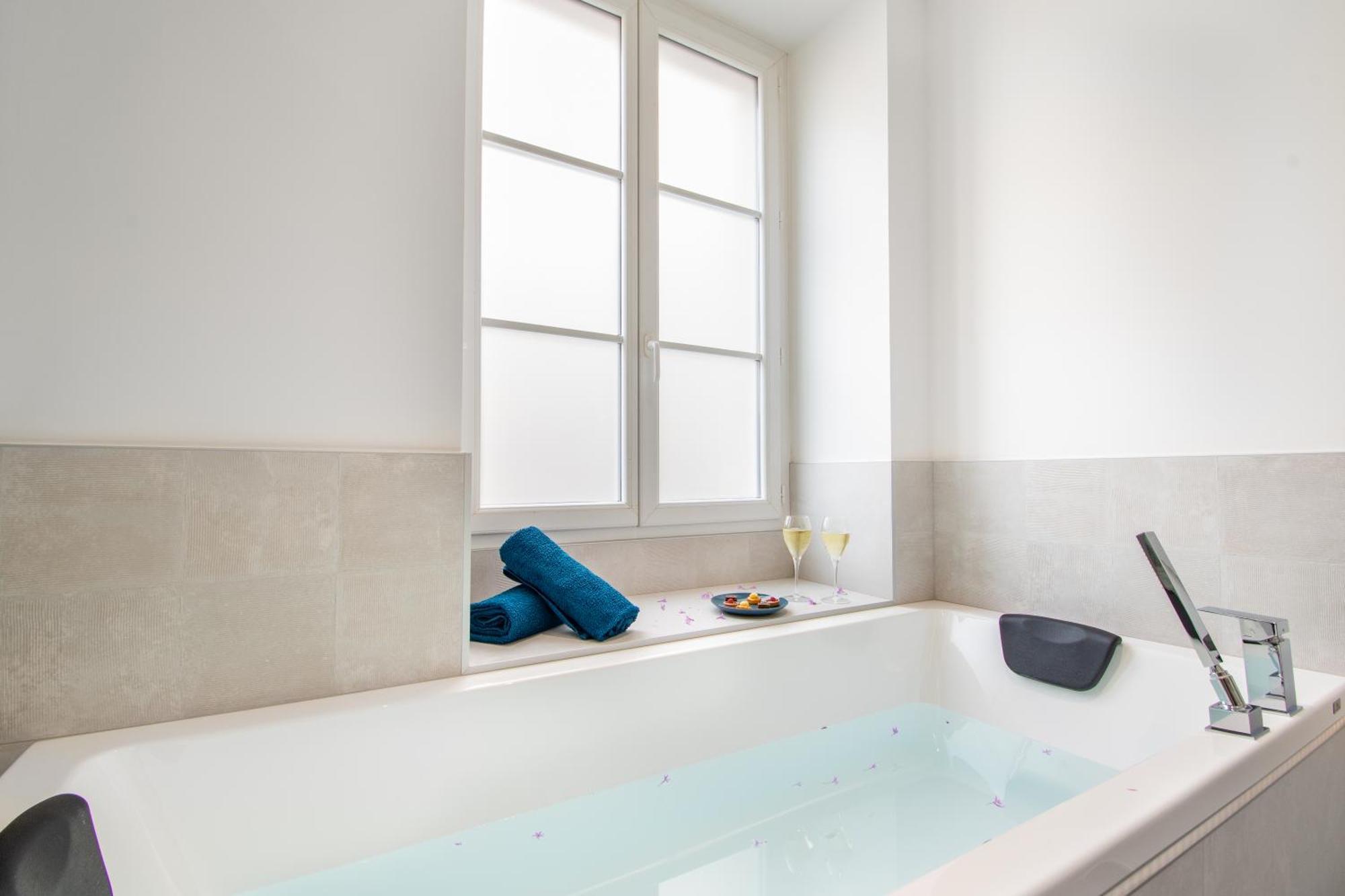 L'Appartement Des Ducs Avec Baignoire Double Nantes Exterior photo